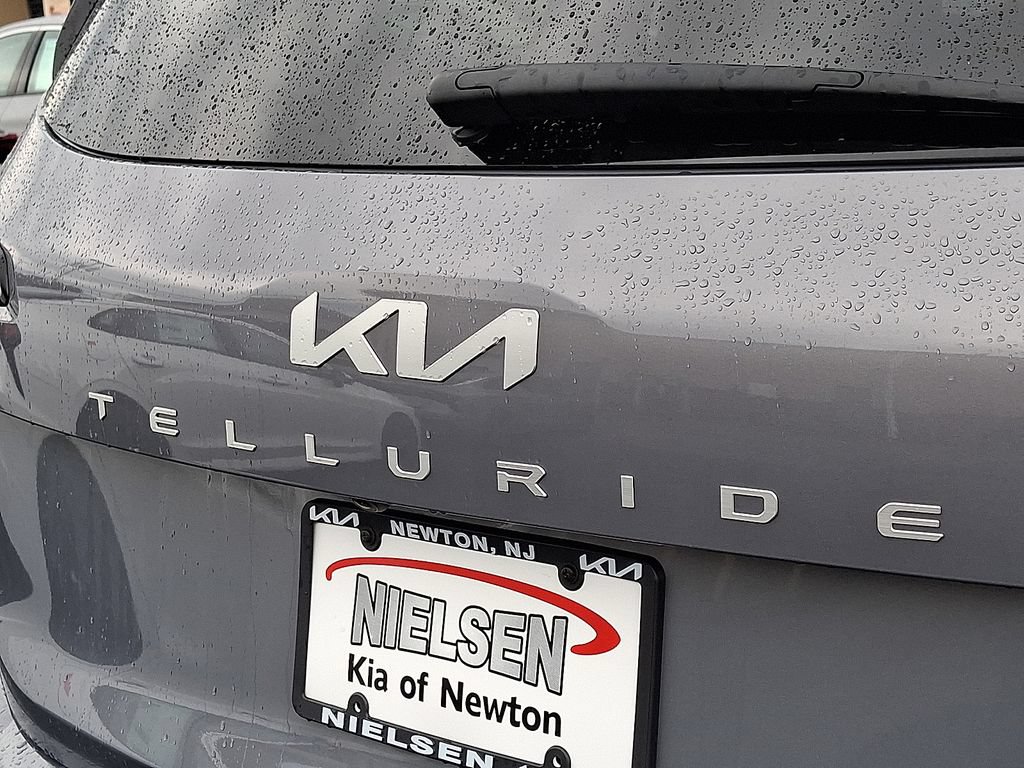 Certified 2024 Kia Telluride EX w/ EX Captain's Chair Package AWD/4WD image 16