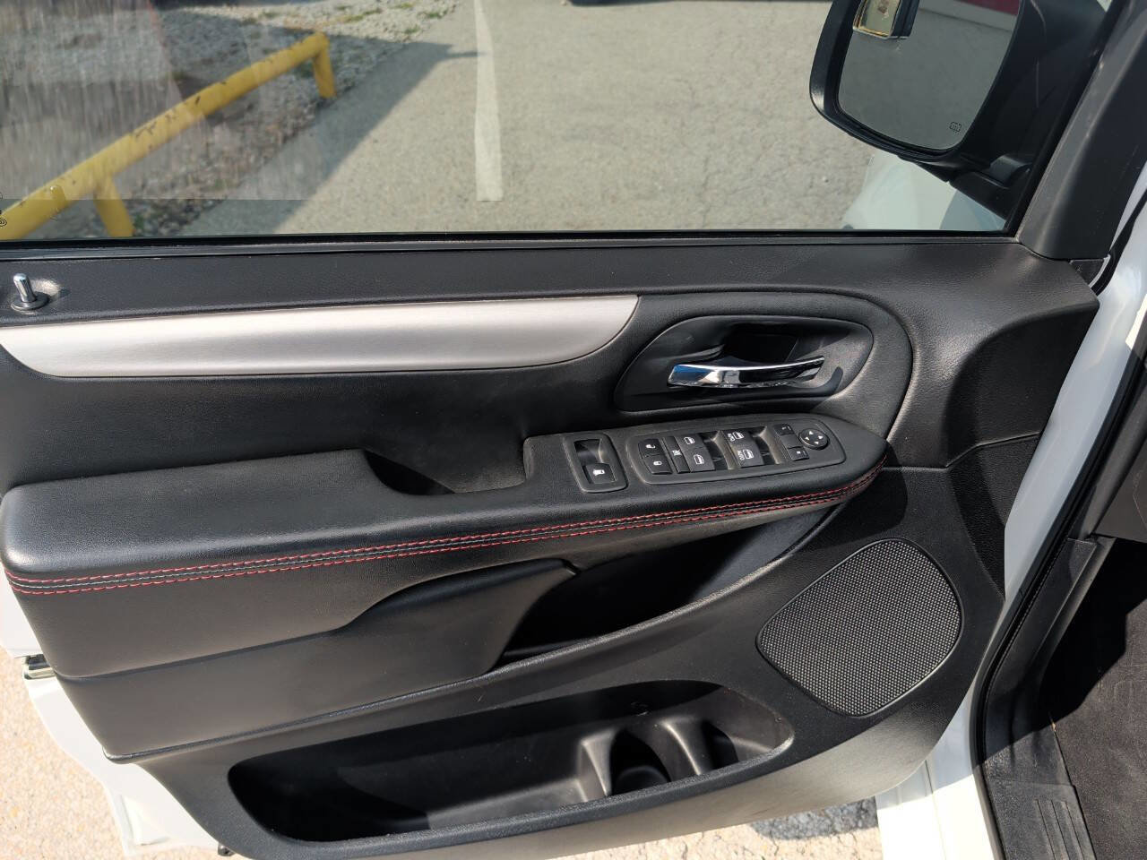 Used 2017 Dodge Grand Caravan GT image 13
