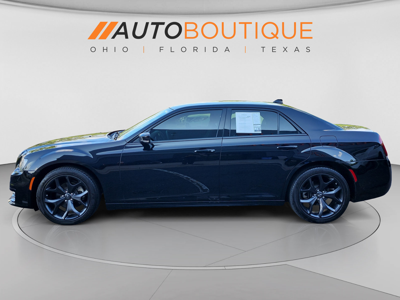 Used 2023 Chrysler 300 Touring L w/ Safetytec Plus Group RWD image 2
