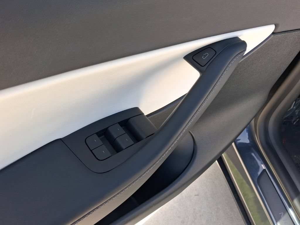Used 2022 Tesla Model Y Performance AWD/4WD image 16