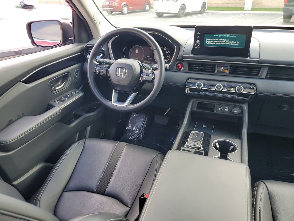 Certified 2025 Honda Pilot Touring image 13