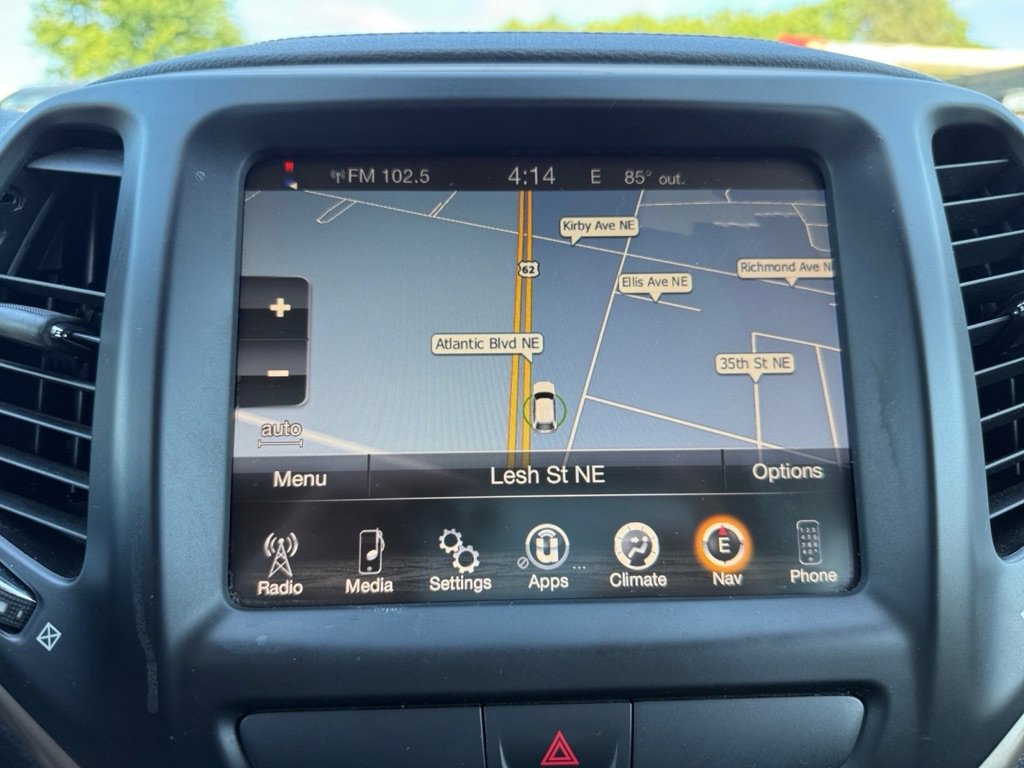 Used 2015 Jeep Cherokee Latitude FWD image 21