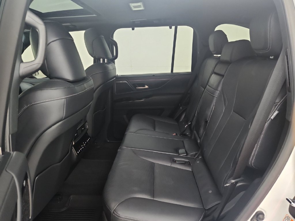Used 2024 Lexus LX 600 4WD w/ Luxury Package image 35