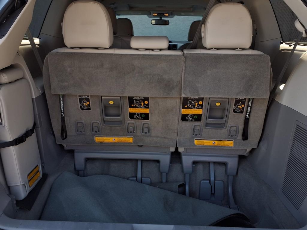 Used 2013 Toyota Sienna XLE FWD image 19