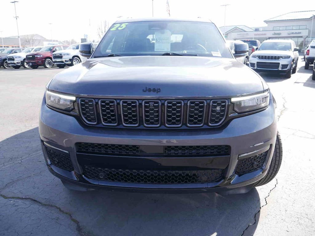 Used 2025 Jeep Grand Cherokee L Summit w/ Advanced Protech Group IV image 3