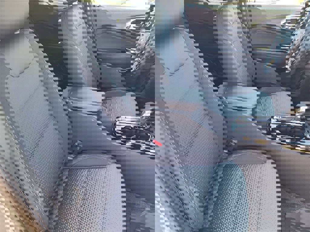 Certified 2025 Chevrolet Trax LT w/ Driver Confidence Package image 16