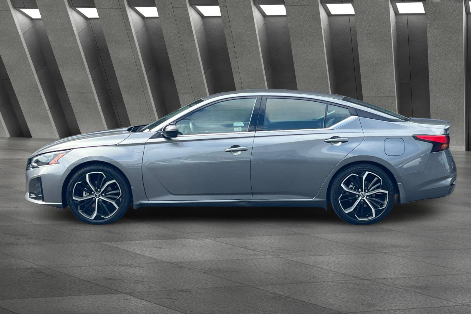 Used 2023 Nissan Altima 2.5 SR image 7