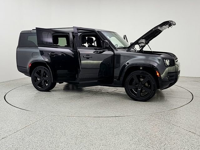 New 2026 Land Rover Defender 130 X-Dynamic SE image 10