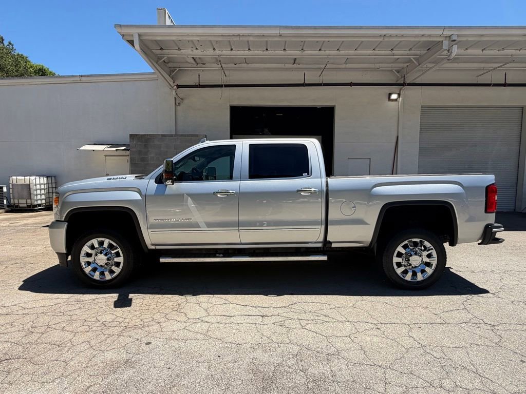 Used 2019 GMC Sierra 2500 Denali w/ Duramax Plus Package AWD/4WD image 4