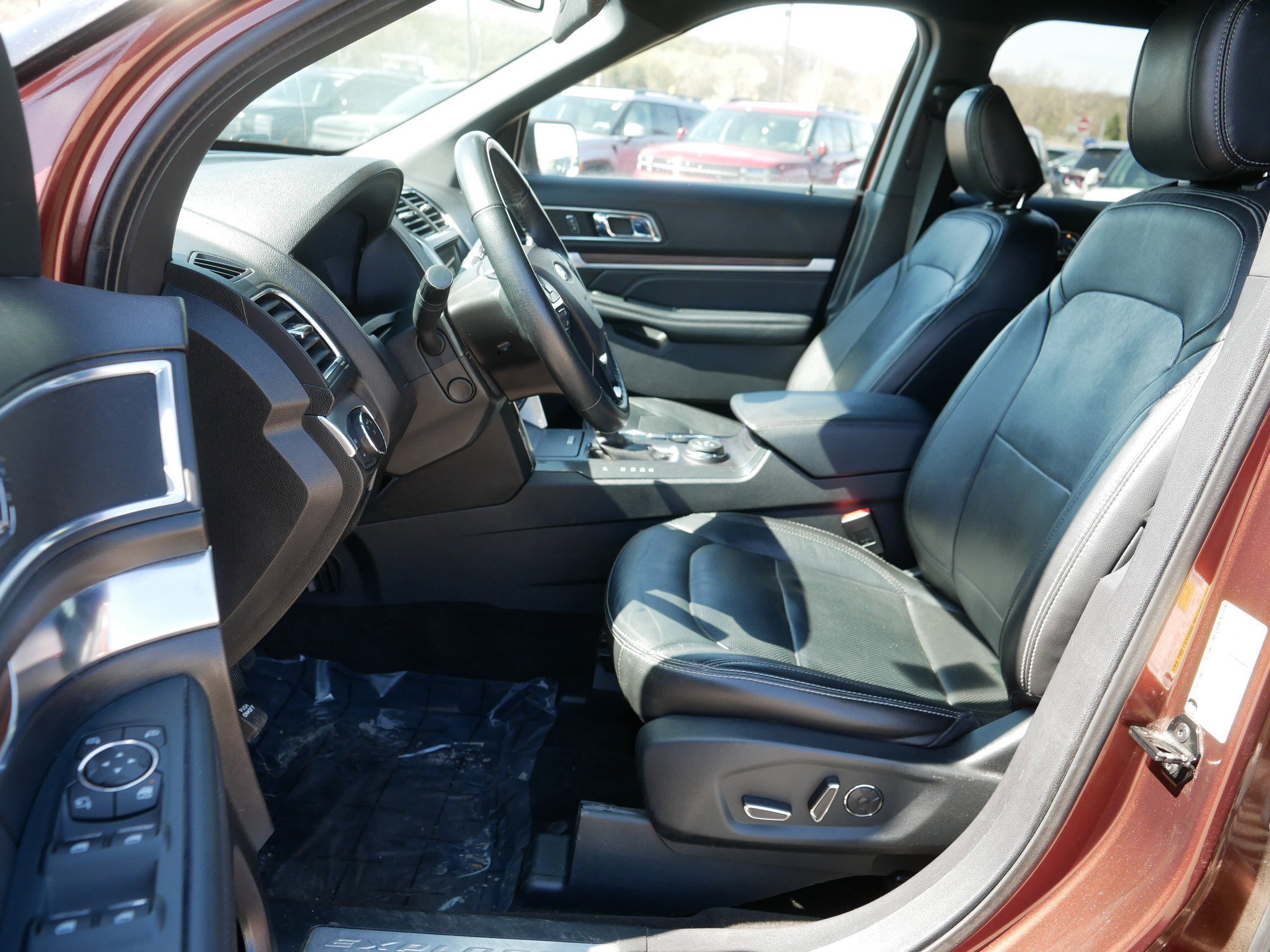 Used 2018 Ford Explorer Limited w/ Equipment Group 301A AWD/4WD image 12