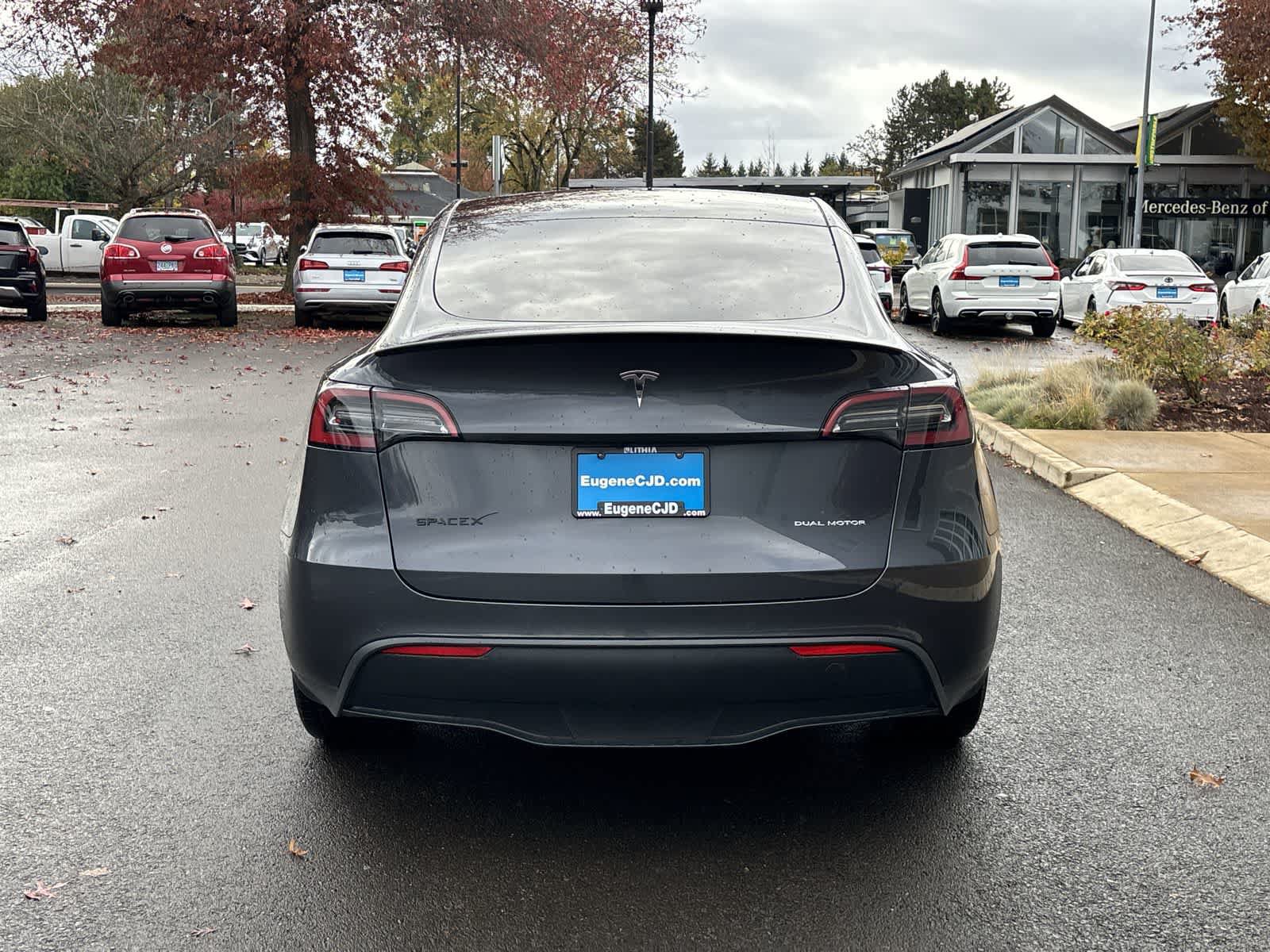 Used 2022 Tesla Model Y Long Range AWD/4WD image 4