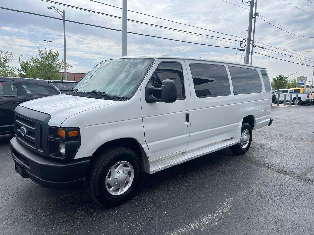 Used 2014 Ford E-350 and Econoline 350 Extended Super Duty RWD image 2