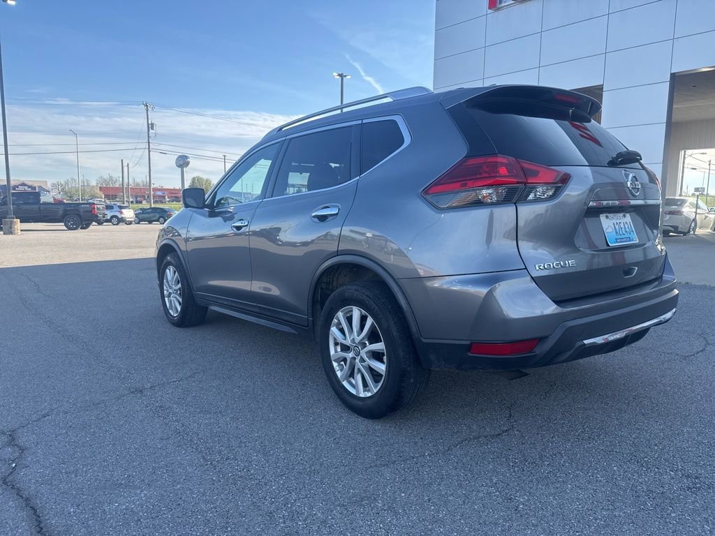 Used 2017 Nissan Rogue SV w/ SV Premium Package image 5