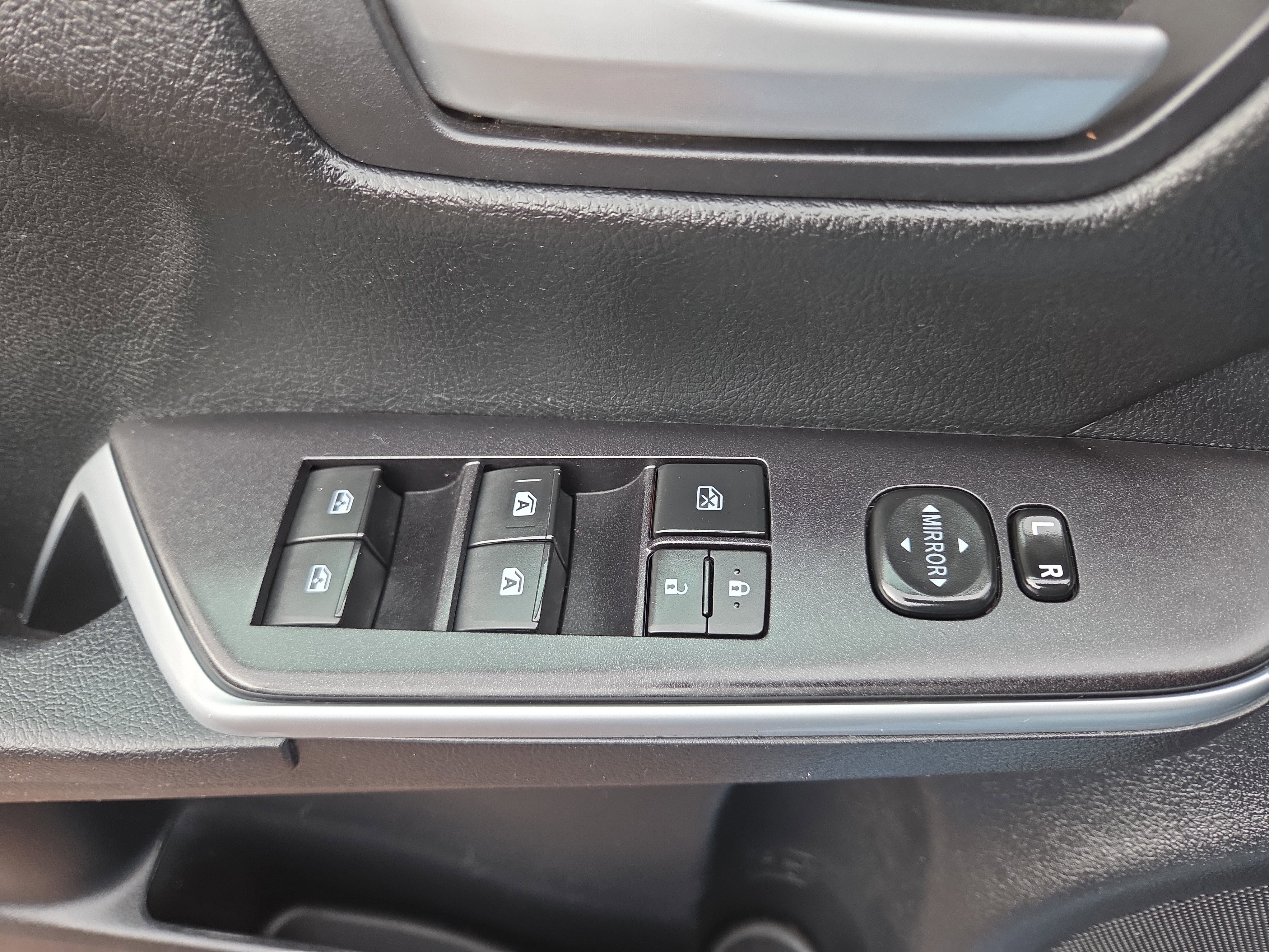 Used 2015 Toyota Camry LE image 31