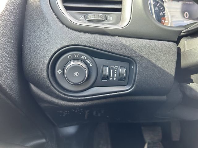 Used 2022 Jeep Renegade Latitude AWD/4WD image 20