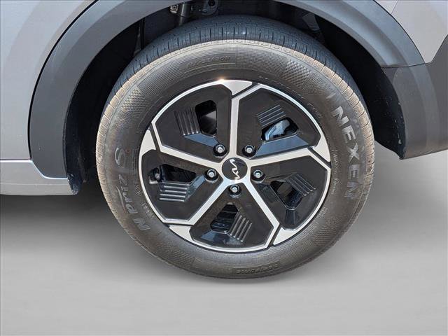 Used 2025 Kia Niro EX FWD image 3
