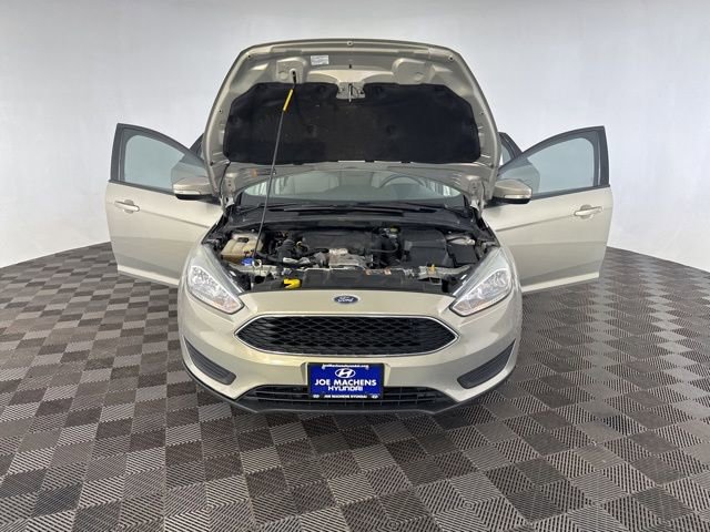 Used 2015 Ford Focus SE w/ SE Cold Weather Package image 12