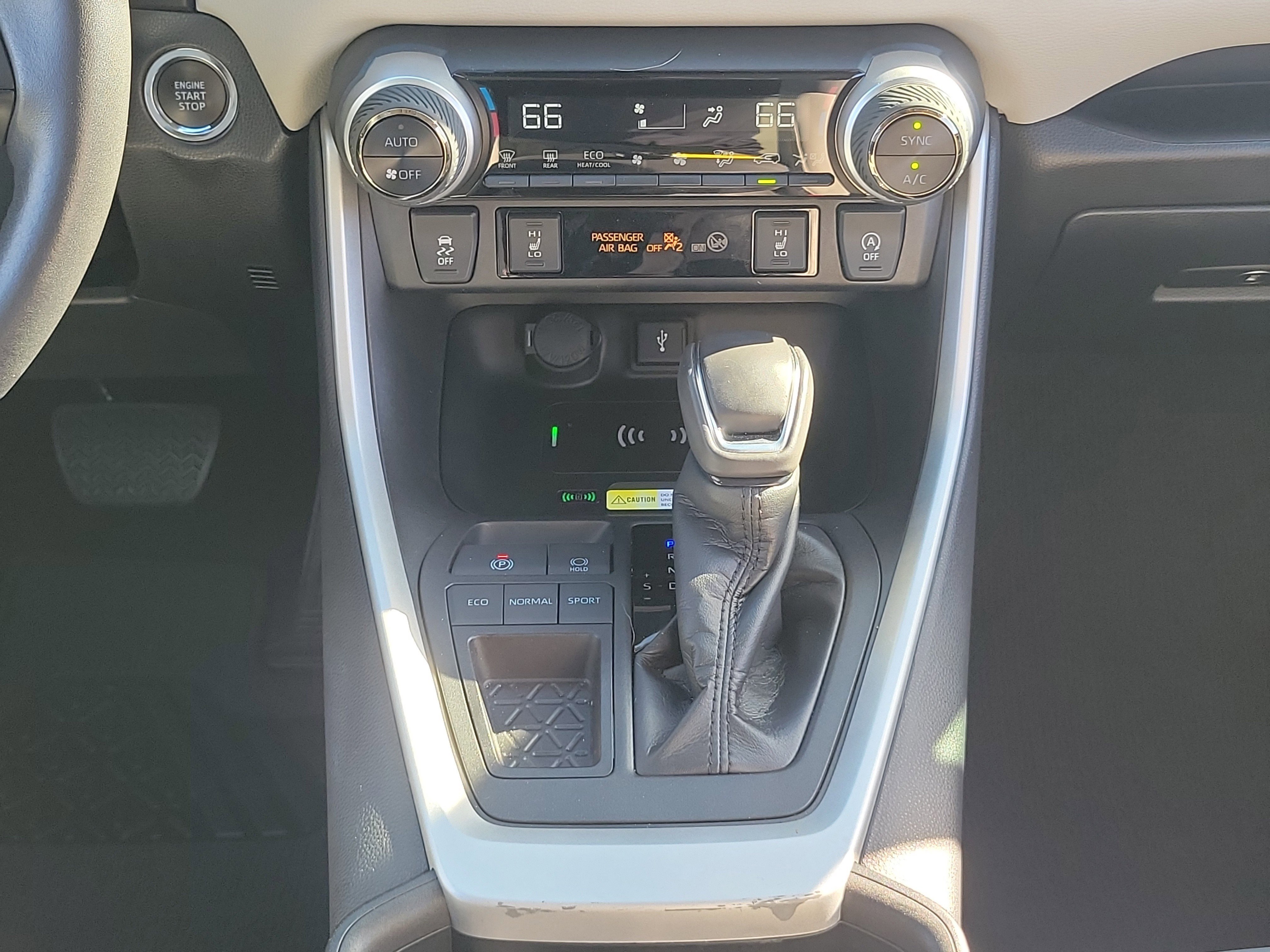 Used 2022 Toyota RAV4 XLE Premium image 18