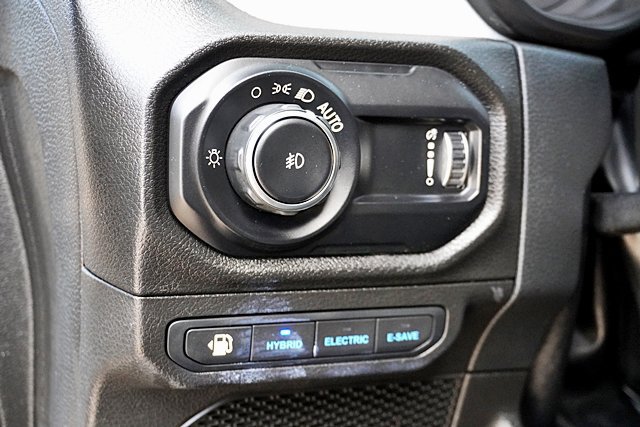 Used 2024 Jeep Wrangler Unlimited AWD/4WD image 32