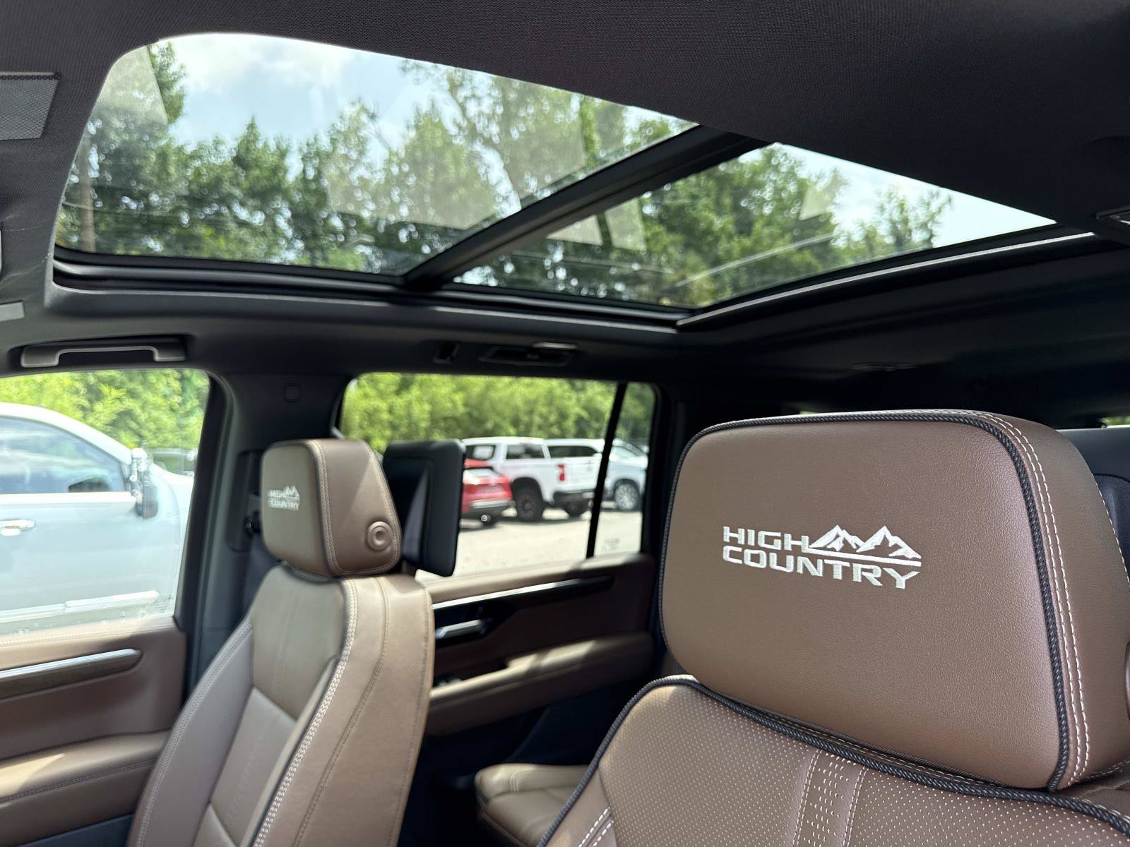 New 2026 Chevrolet Suburban High Country AWD/4WD image 25