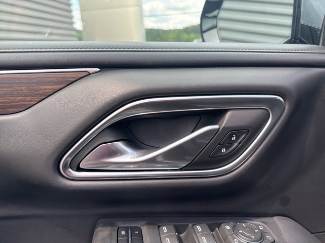 Used 2022 Chevrolet Suburban High Country image 11