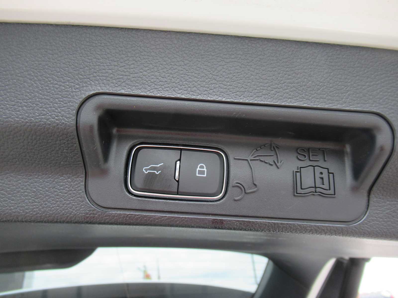 Used 2023 Ford Explorer XLT w/ Equipment Group 202A AWD/4WD image 22