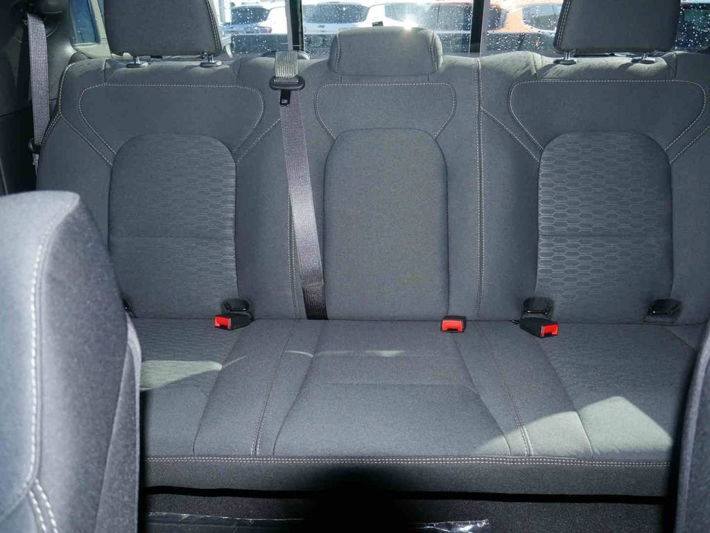 New 2026 RAM 1500 Express AWD/4WD image 37