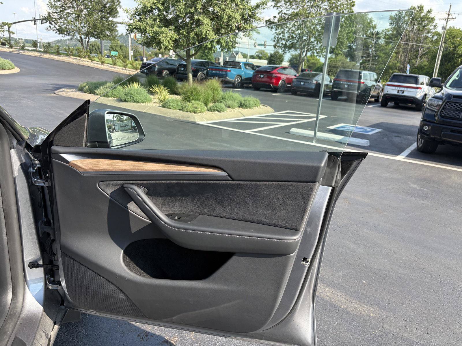 Used 2024 Tesla Model Y Long Range AWD/4WD image 16