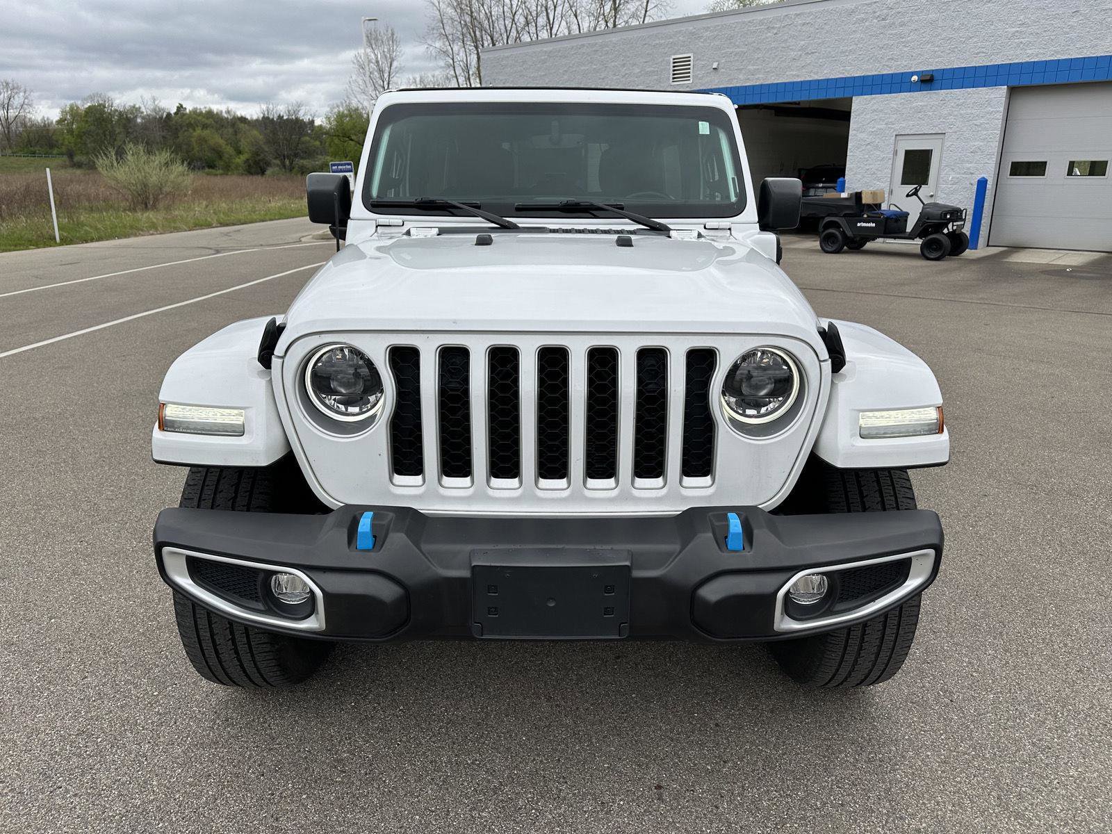 Used 2023 Jeep Wrangler Unlimited Sahara w/ Cold Weather Group AWD/4WD image 11