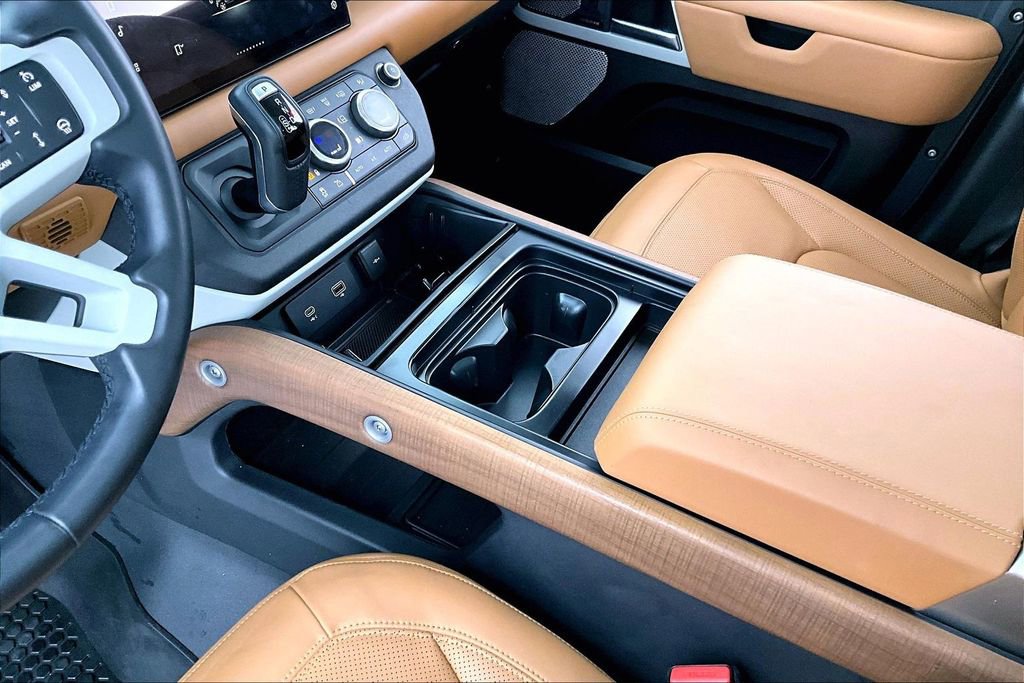 Used 2023 Land Rover Defender 130 First Edition image 17