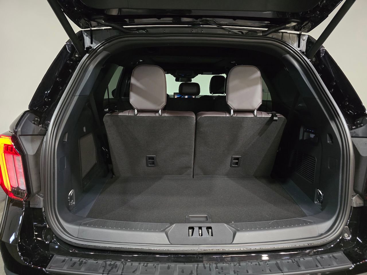 New 2026 Ford Explorer Platinum image 12