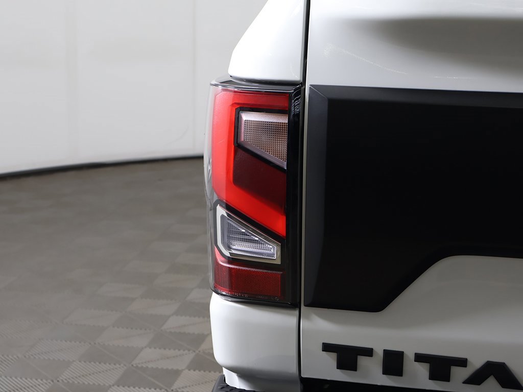 Used 2021 Nissan Titan PRO-4X w/ Pro-4x Convenience Package image 18