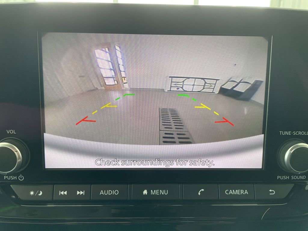 Used 2025 Nissan Pathfinder SV image 16