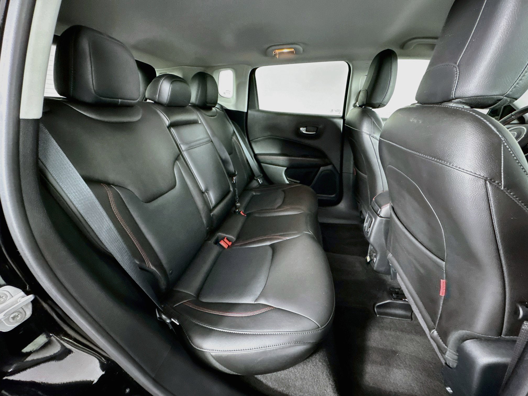 Used 2018 Jeep Compass Trailhawk w/ Leather Interior Group AWD/4WD image 25
