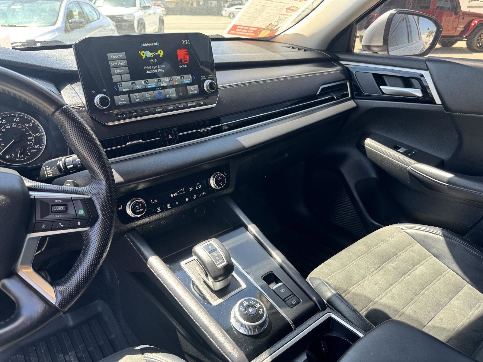 Used 2024 Mitsubishi Outlander SE Black Edition image 23