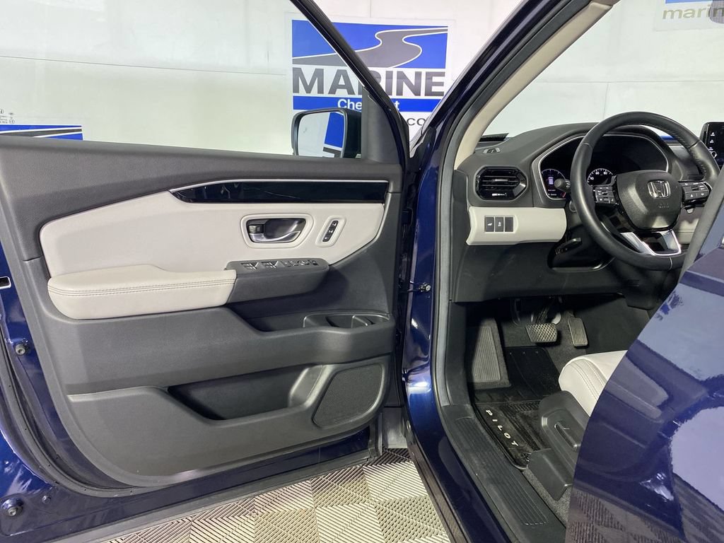 Used 2025 Honda Pilot Touring image 29