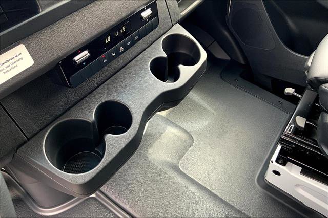 Used 2024 Mercedes-Benz Sprinter 2500 image 35