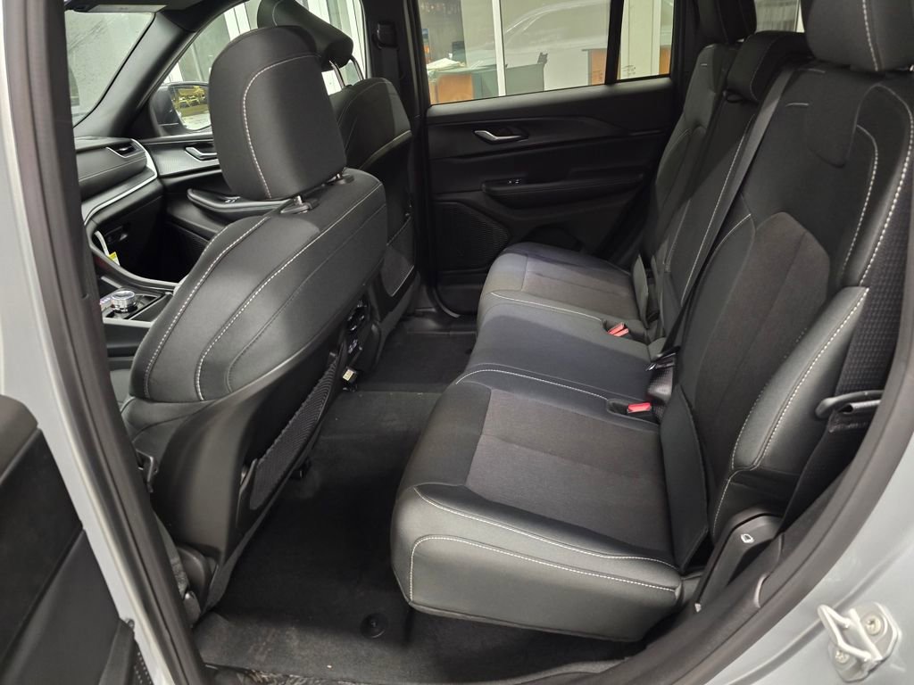 New 2025 Jeep Grand Cherokee Laredo X w/ Luxury Tech Group I AWD/4WD image 28