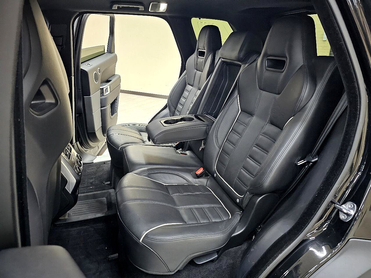 Used 2017 Land Rover Range Rover Sport SVR image 27