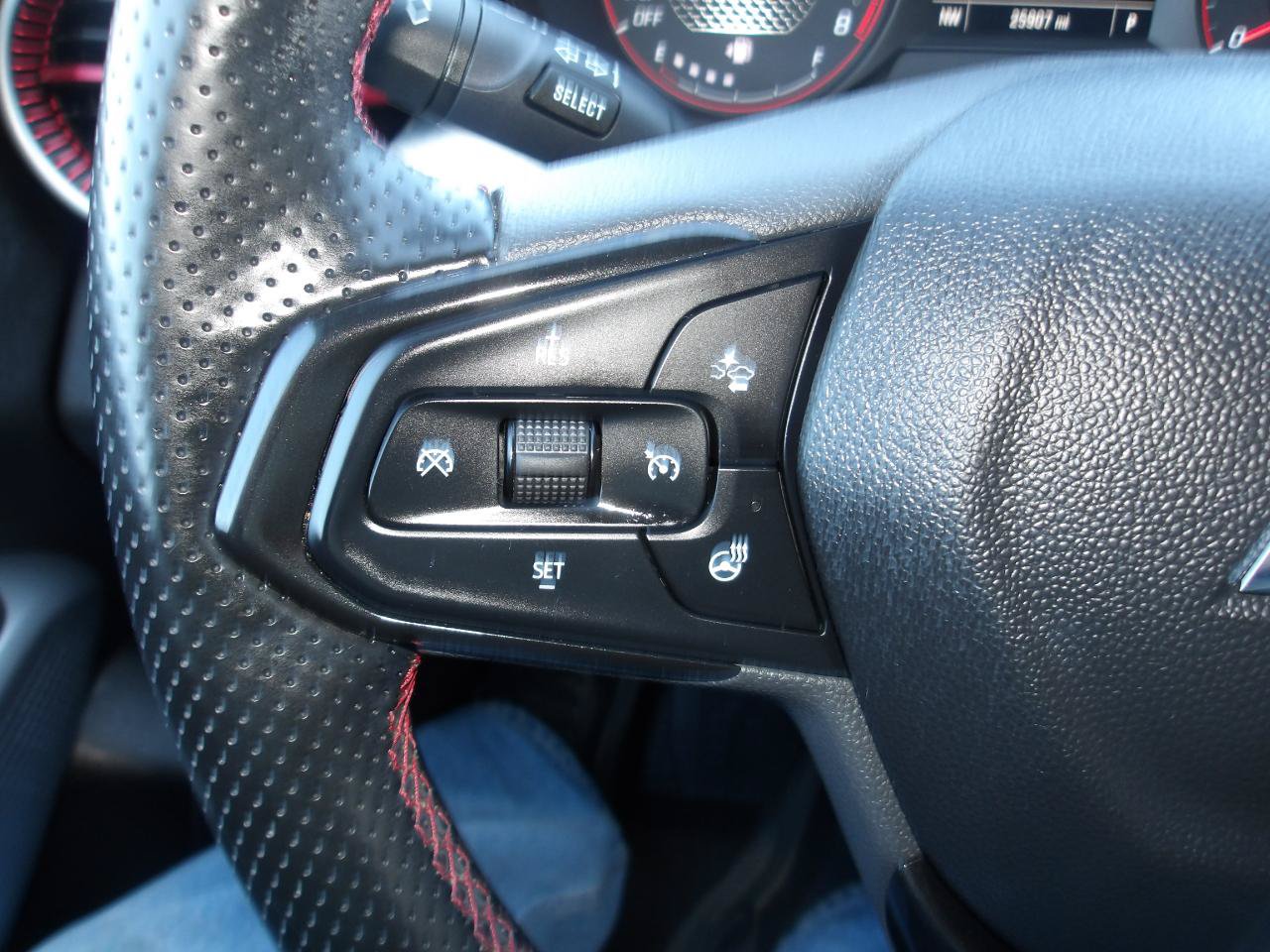 Used 2024 Chevrolet Trax RS w/ Sunroof Package FWD image 16