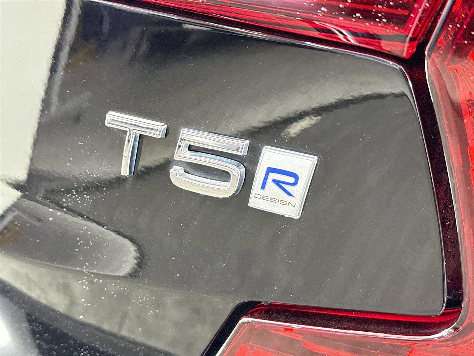 Used 2019 Volvo S60 T5 R-Design image 15