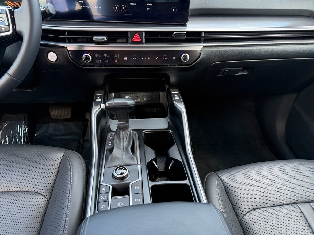 Used 2024 Kia Sorento S image 11