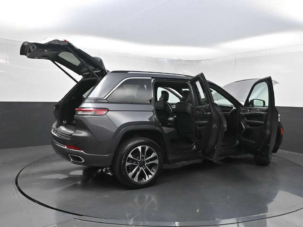 Used 2022 Jeep Grand Cherokee Overland w/ Luxury Tech Group IV RWD image 45