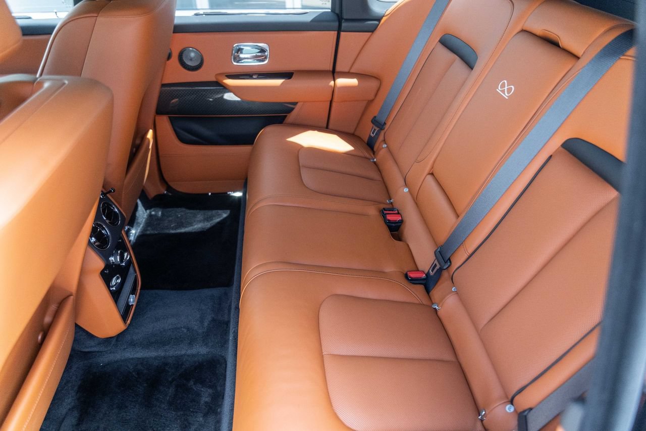 Certified 2025 Rolls-Royce Cullinan Black Badge w/ Leather Finishing Pack AWD/4WD image 39