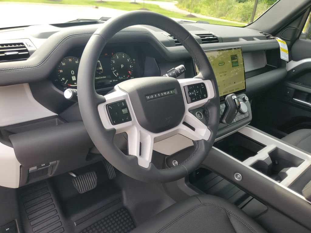 New 2026 Land Rover Defender 130 X-Dynamic SE AWD/4WD image 14