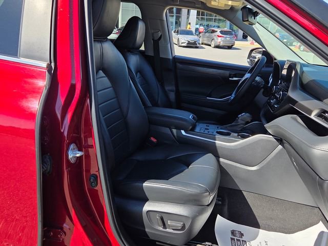 Used 2023 Toyota Highlander XLE image 15