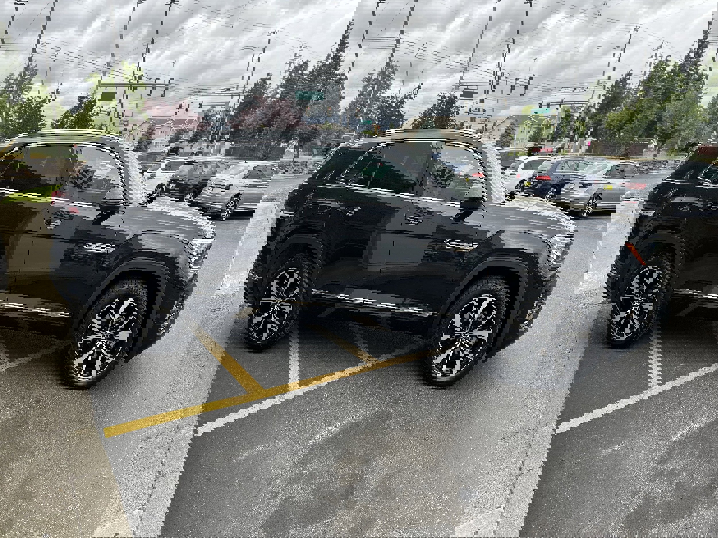 New 2025 Volkswagen Atlas Cross Sport SEL Premium R-Line image 4