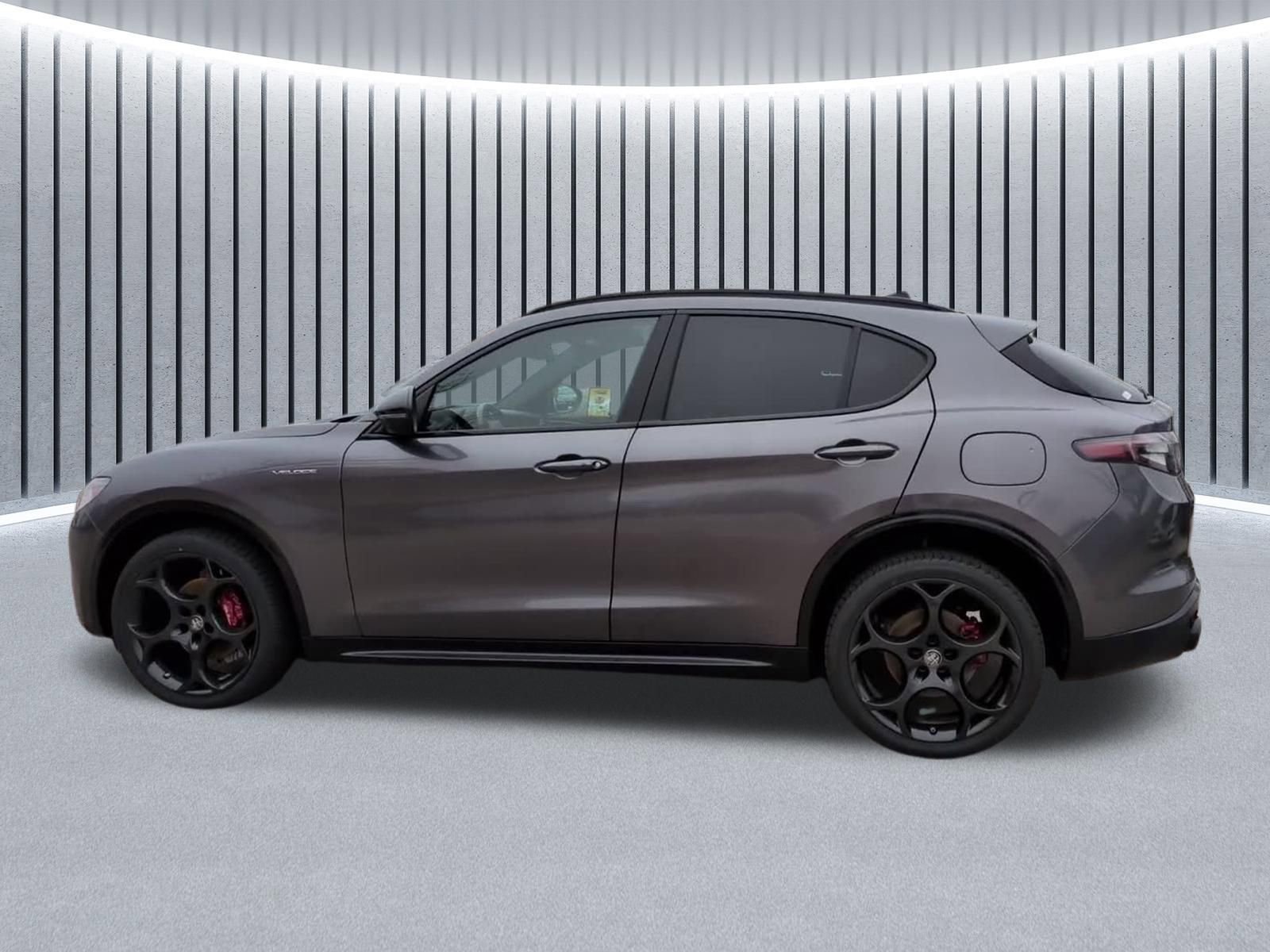 Used 2024 Alfa Romeo Stelvio Veloce AWD/4WD image 13