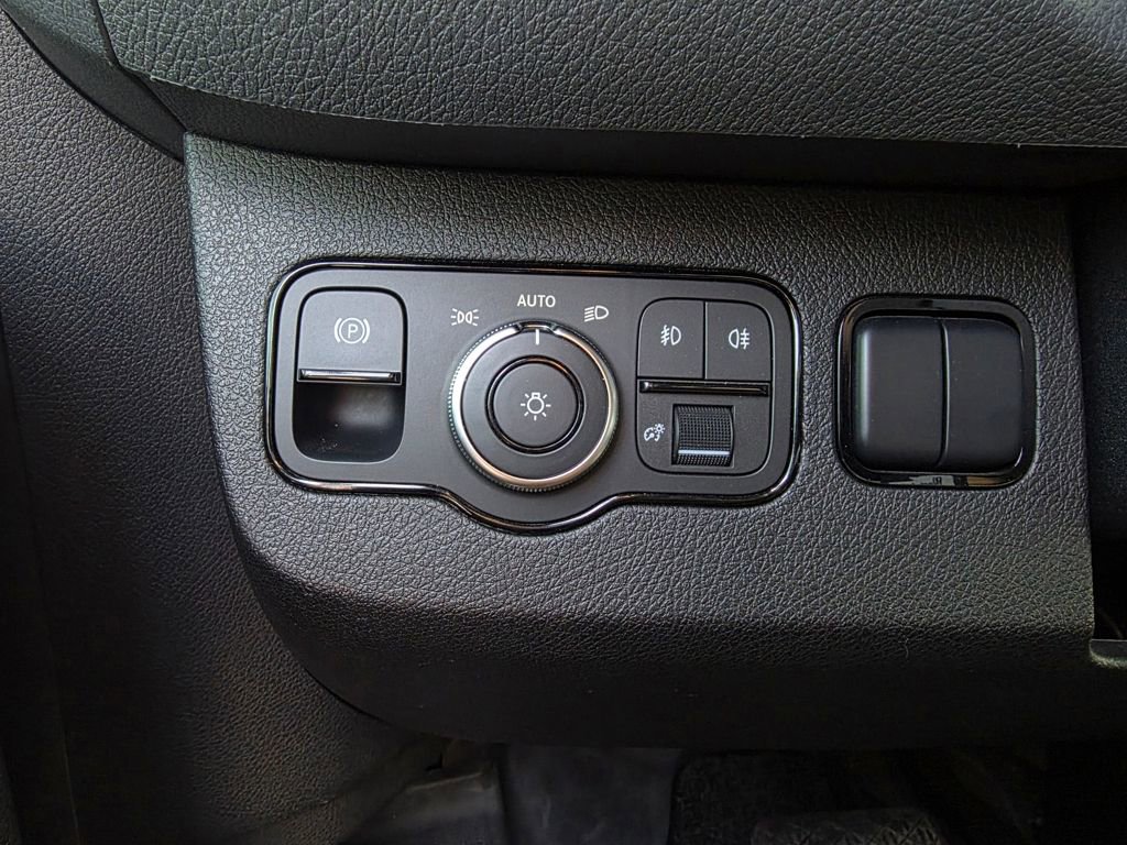 Used 2021 Mercedes-Benz Sprinter 2500 image 13