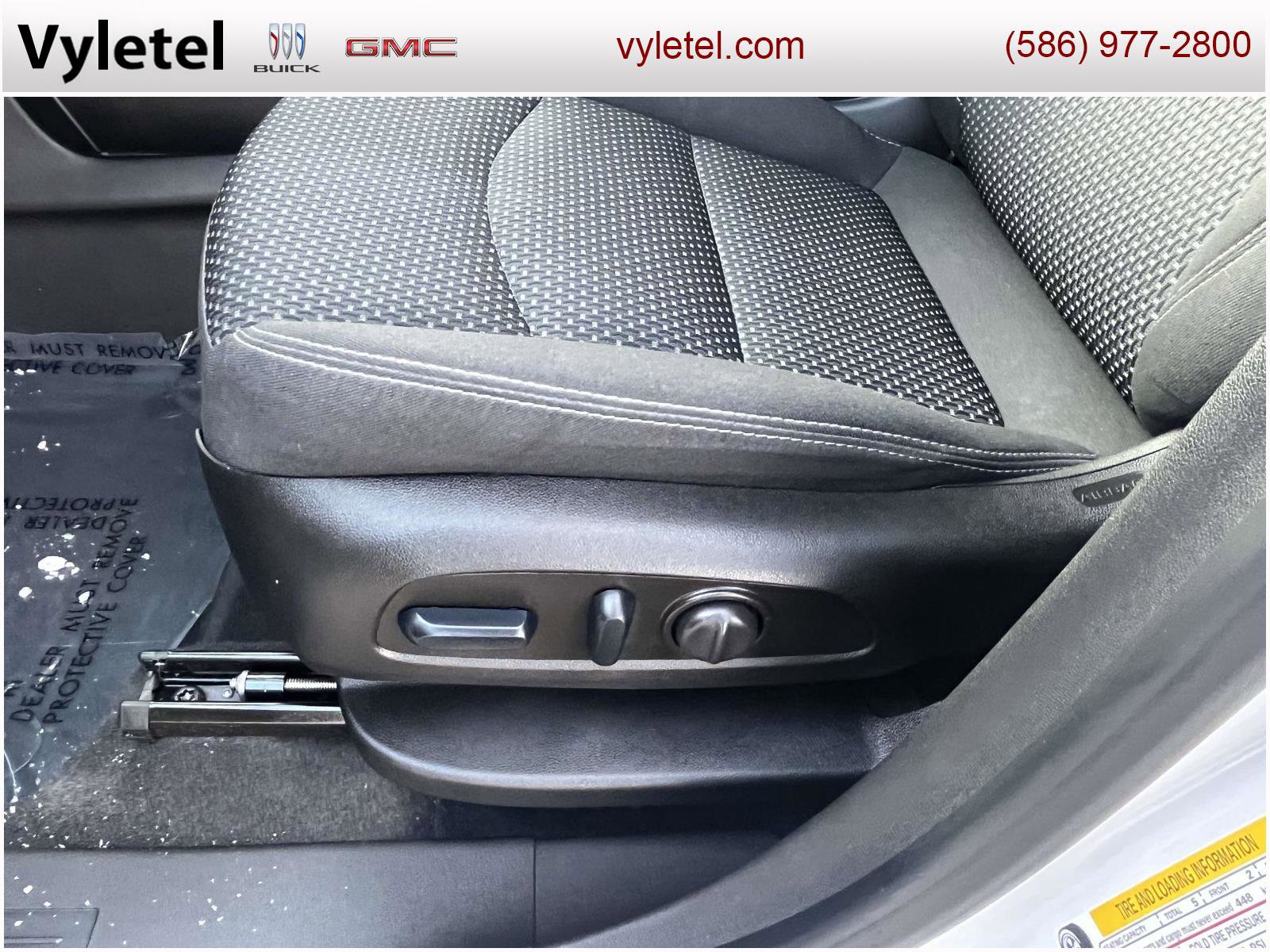 Used 2023 GMC Terrain SLE w/ Driver Convenience Package image 18